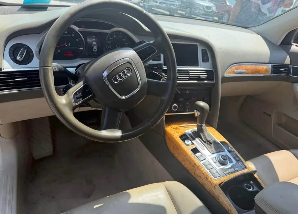 2010 Audi Quattro - Image 6 of 10