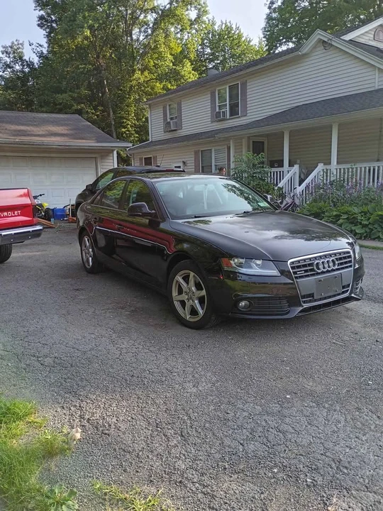 2010 Audi Quattro - Image 2 of 5