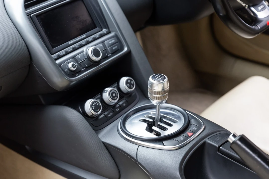 2010 Audi 42 R8 - Image 27 of 30