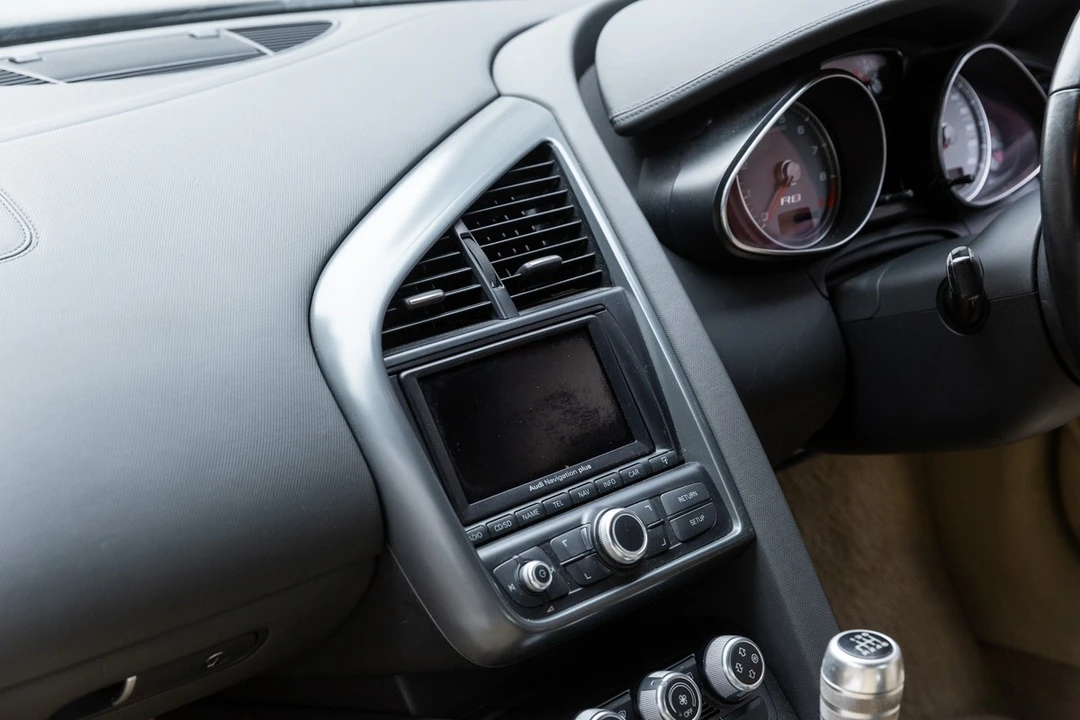 2010 Audi 42 R8 - Image 29 of 30