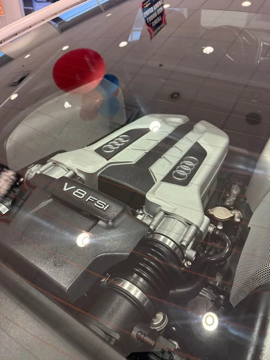 2010 Audi 42 R8 - Image 6 of 12