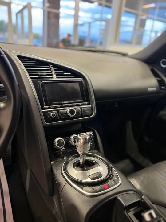 2010 Audi 42 R8 - Image 10 of 12
