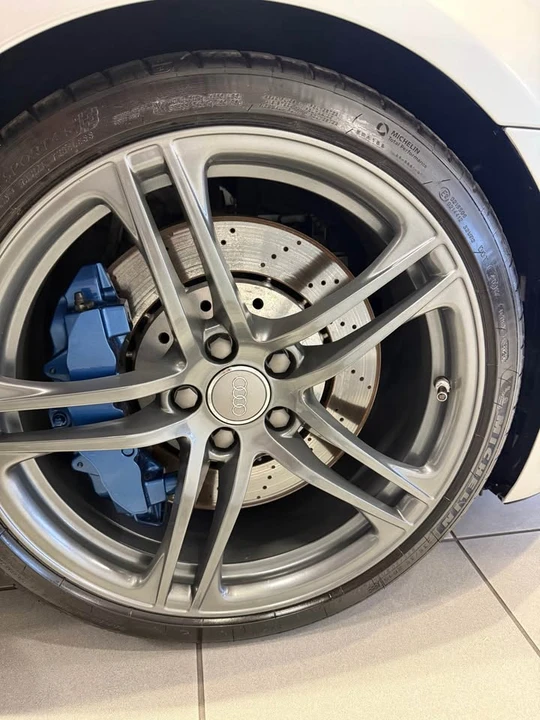 2010 Audi 42 R8 - Image 7 of 12