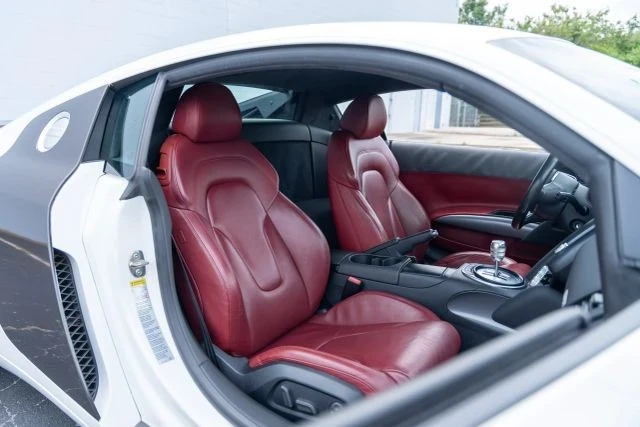 2010 Audi 42 R8 - Image 12 of 13