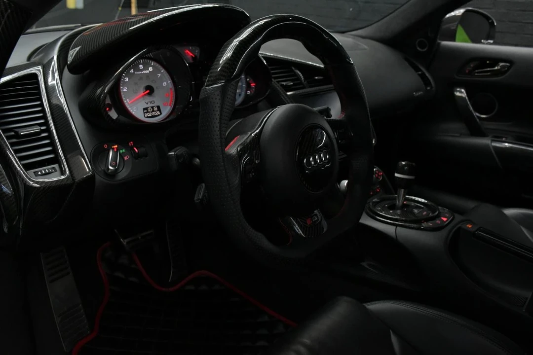 2010 Audi 42 R8 - Image 27 of 31