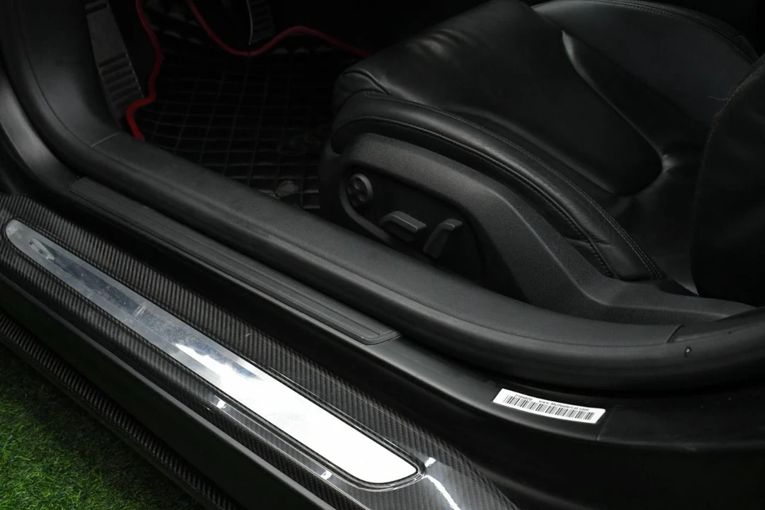 2010 Audi 42 R8 - Image 28 of 31