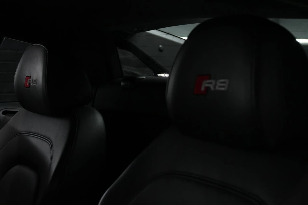 2010 Audi 42 R8 - Image 30 of 31