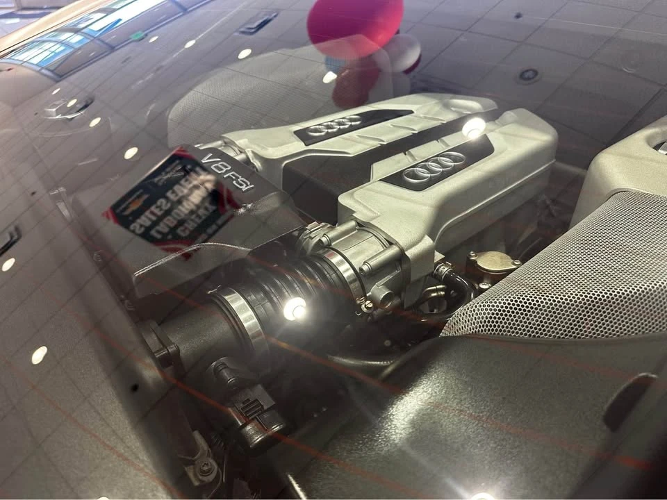 2010 Audi 42 R8 - Image 8 of 13