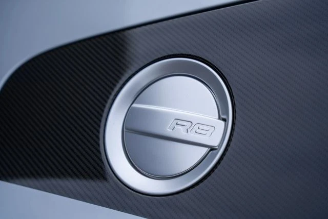 2010 Audi 42 R8 - Image 16 of 18