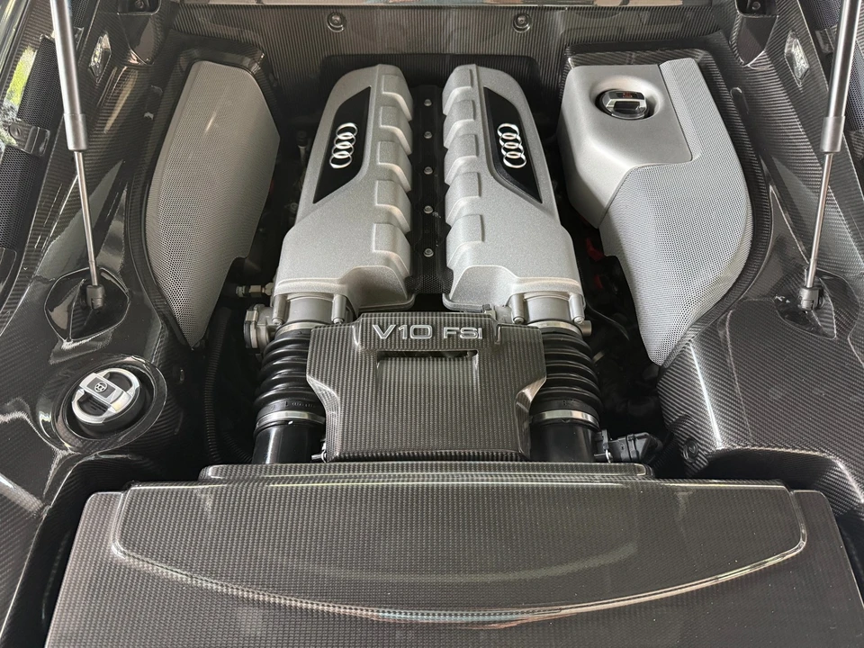 2010 Audi 42 R8 - Image 28 of 31