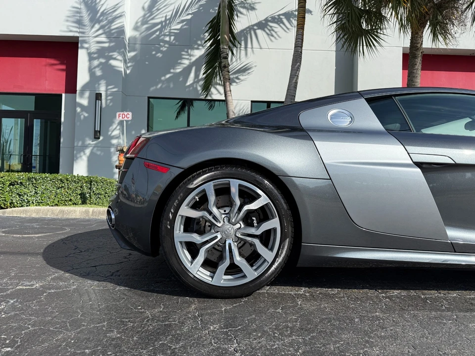 2010 Audi 42 R8 - Image 4 of 21