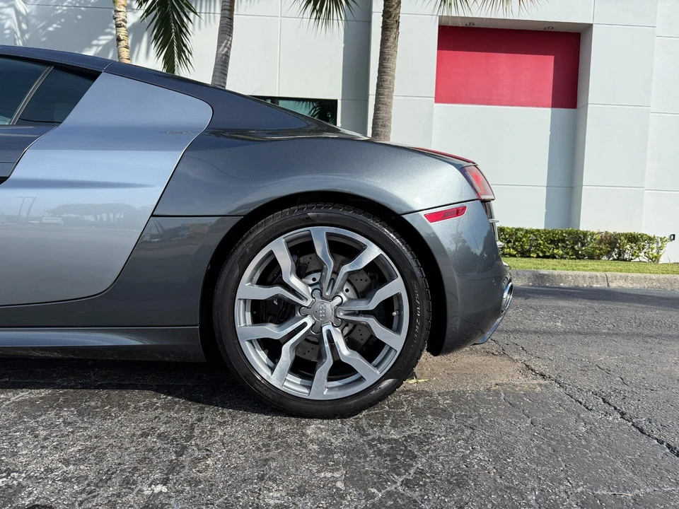 2010 Audi 42 R8 - Image 12 of 21