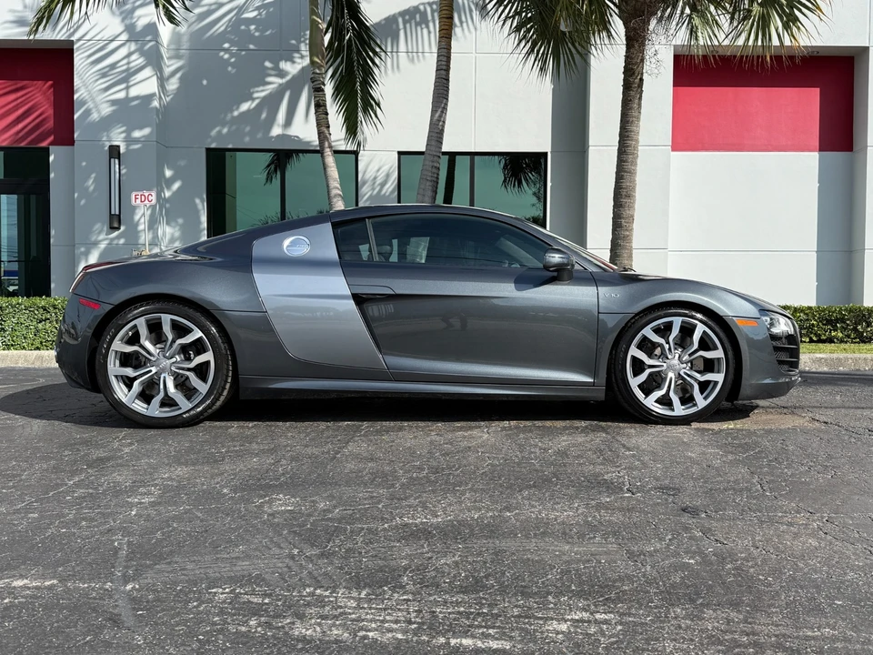 2010 Audi 42 R8 - Image 2 of 21