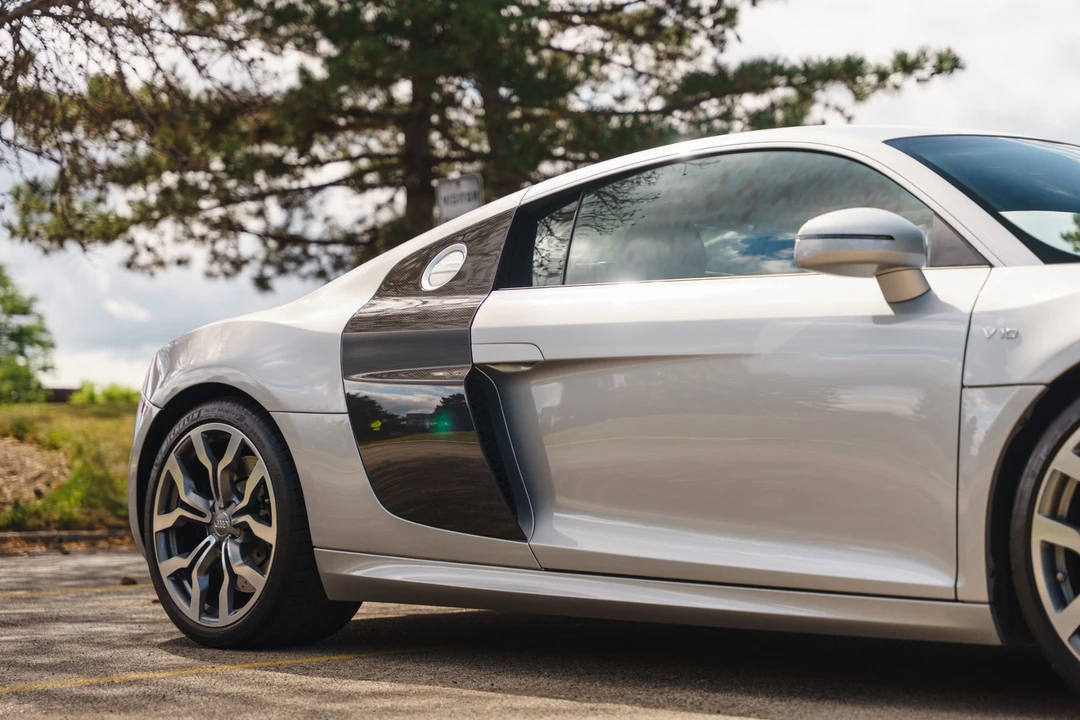 2010 Audi 42 R8 - Image 28 of 31