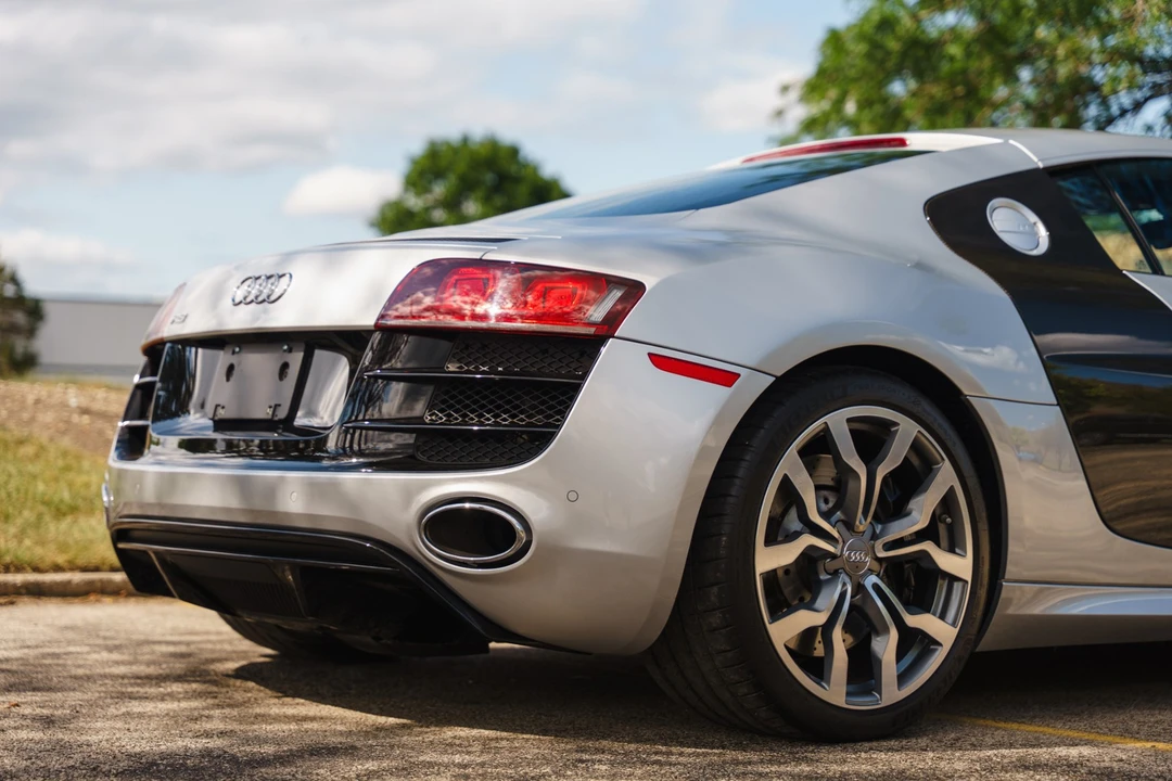 2010 Audi 42 R8 - Image 23 of 31