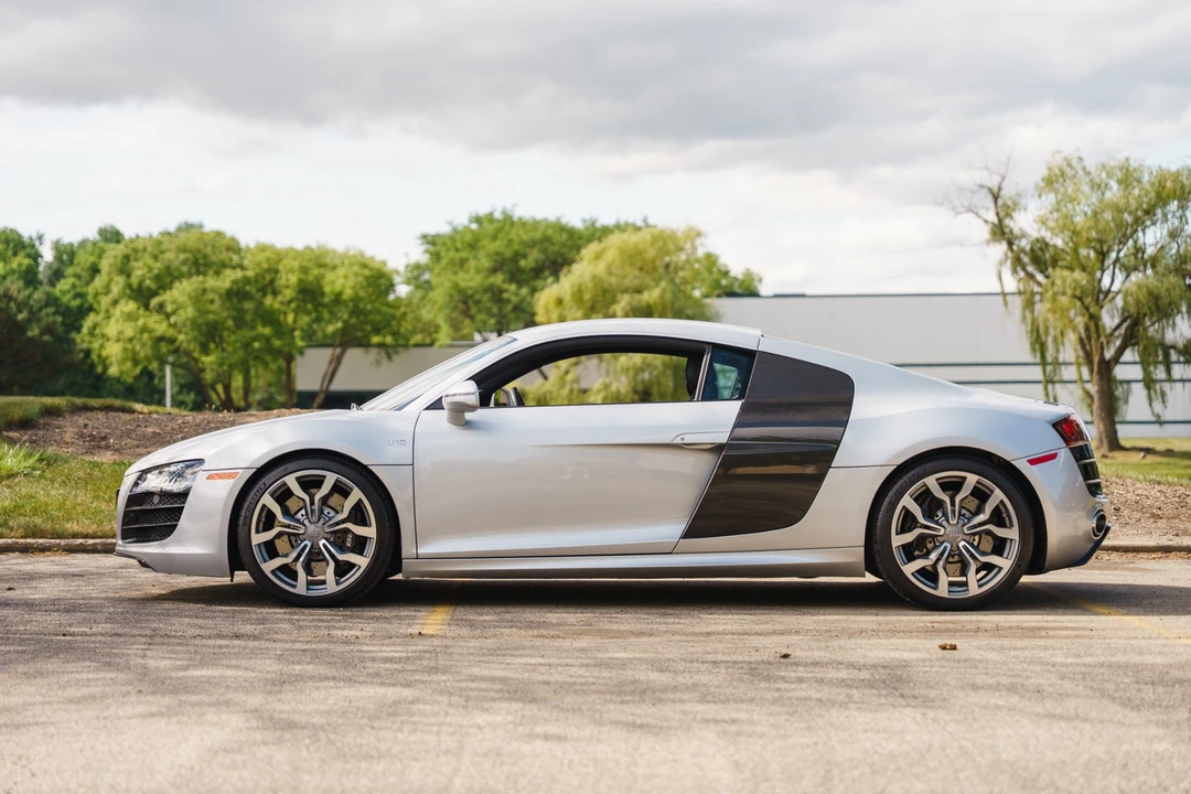 2010 Audi 42 R8 - Image 2 of 31