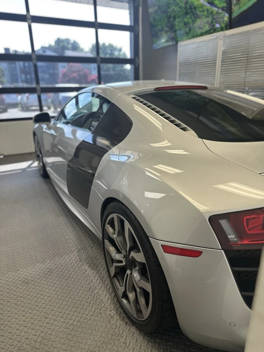 2010 Audi 42 R8 - Image 2 of 22