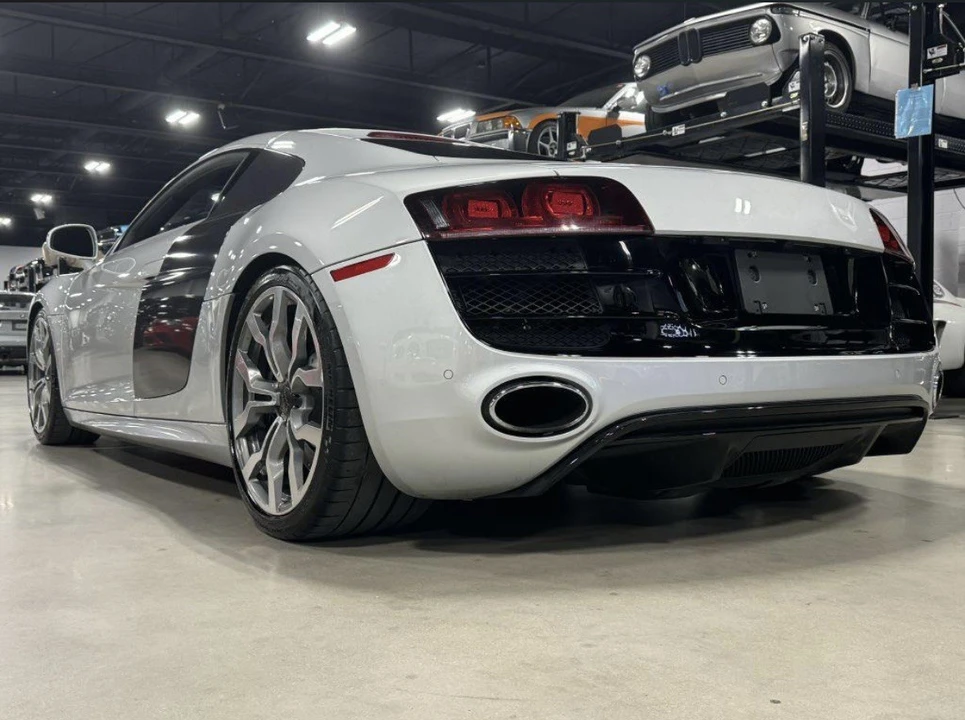 2010 Audi 42 R8 - Image 20 of 31
