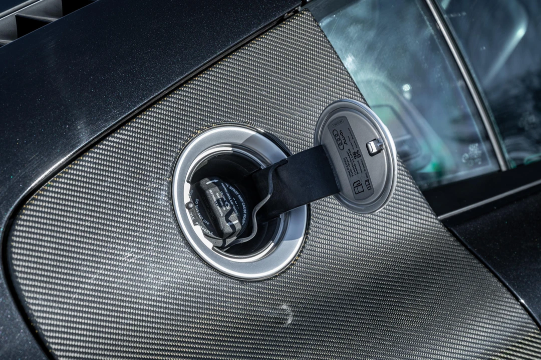 2010 Audi 42 R8 - Image 27 of 31