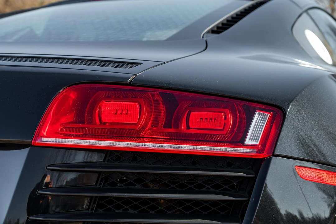 2010 Audi 42 R8 - Image 24 of 31