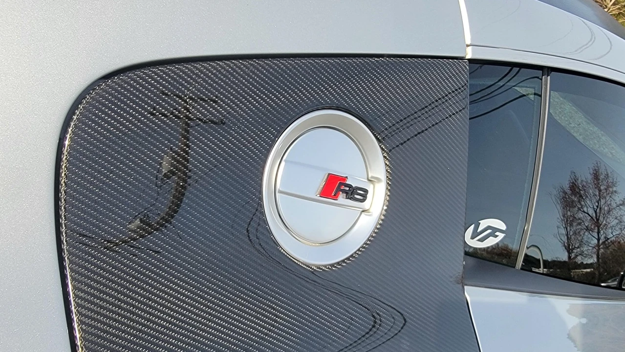 2010 Audi 42 R8 - Image 26 of 31