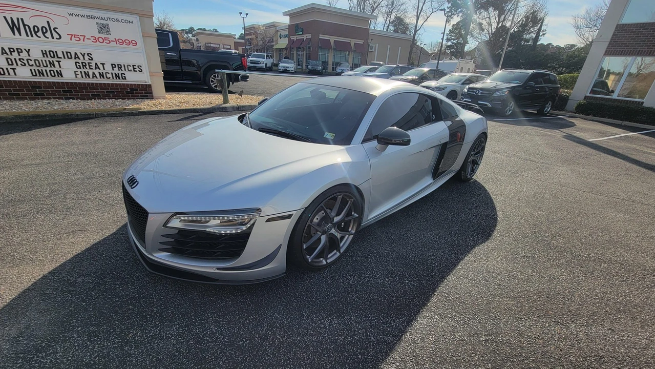 2010 Audi 42 R8 - Image 2 of 31