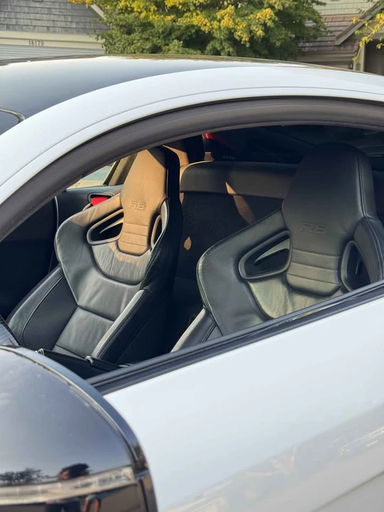 2010 Audi 42 R8 - Image 2 of 20