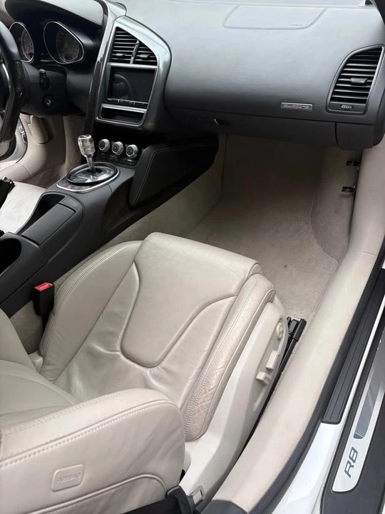 2010 Audi 42 R8 - Image 9 of 19