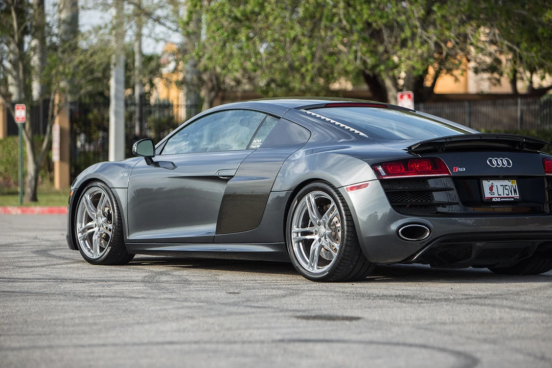 2010 Audi 42 R8 - Image 2 of 10