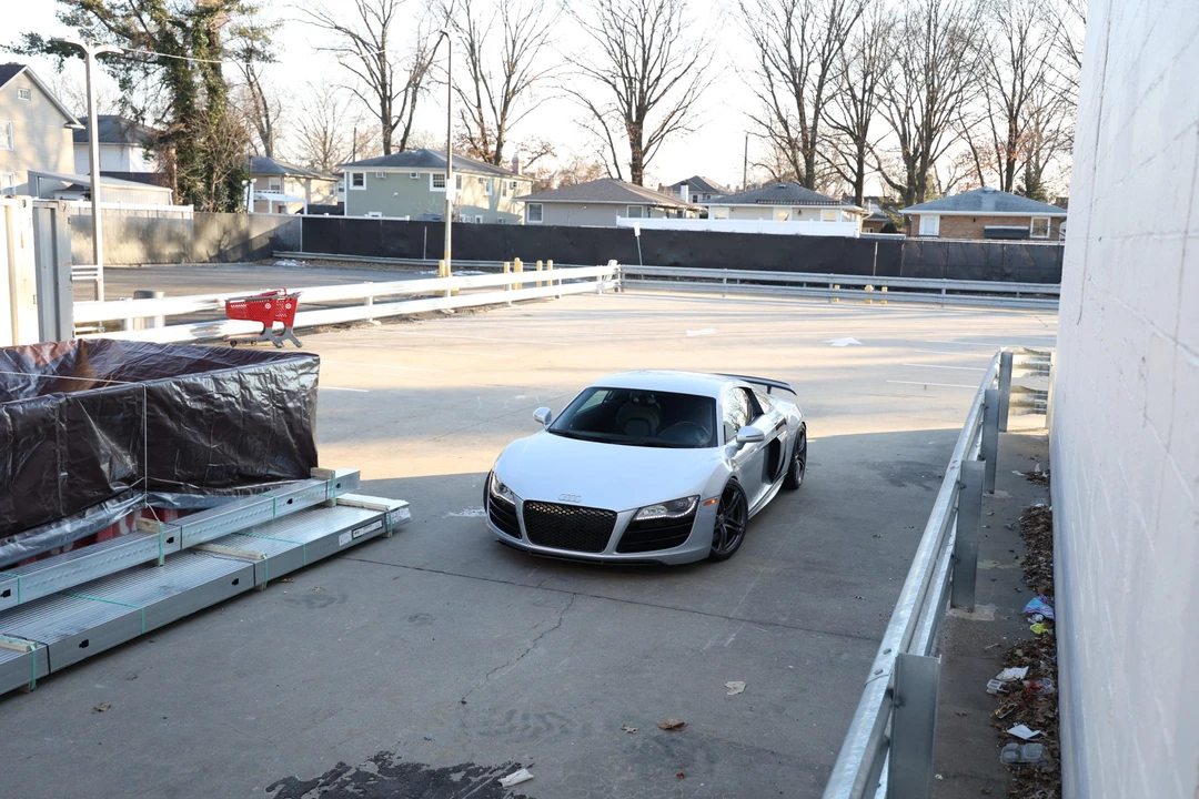 2010 Audi 42 R8 - Image 2 of 31