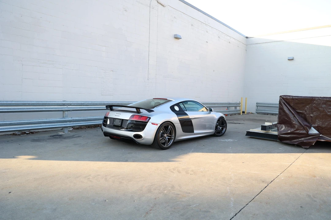 2010 Audi 42 R8 - Image 30 of 31