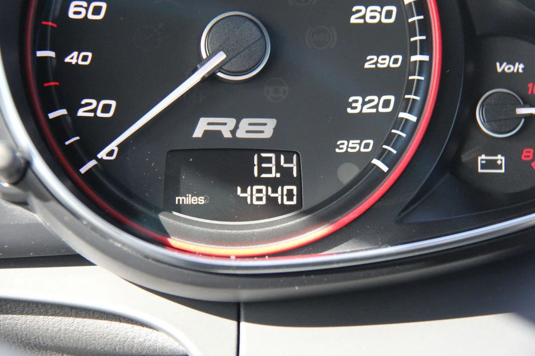 2010 Audi 42 R8 - Image 9 of 12