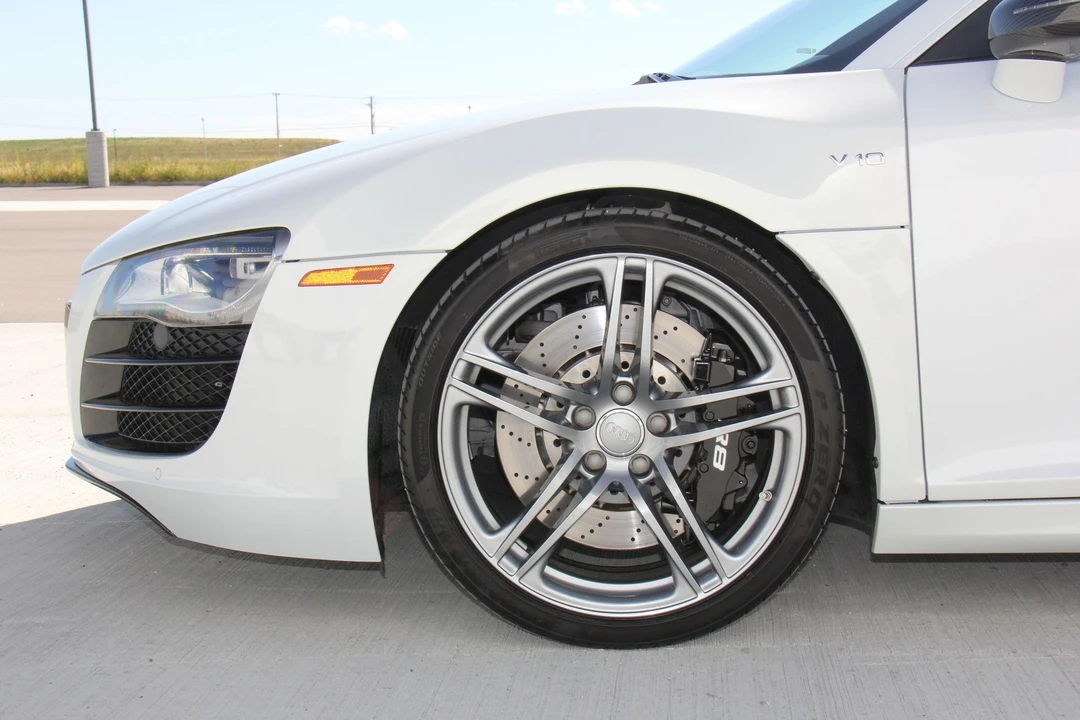 2010 Audi 42 R8 - Image 6 of 12