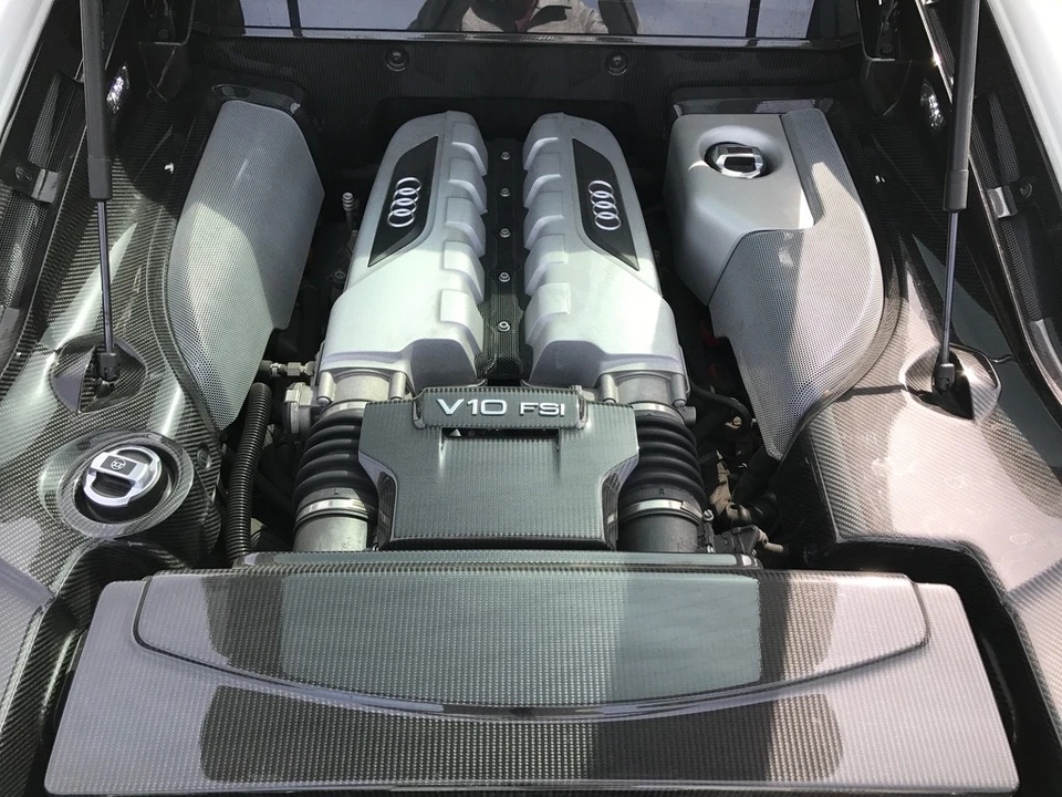 2010 Audi 42 R8 - Image 2 of 16
