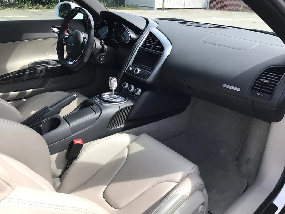 2010 Audi 42 R8 - Image 7 of 16