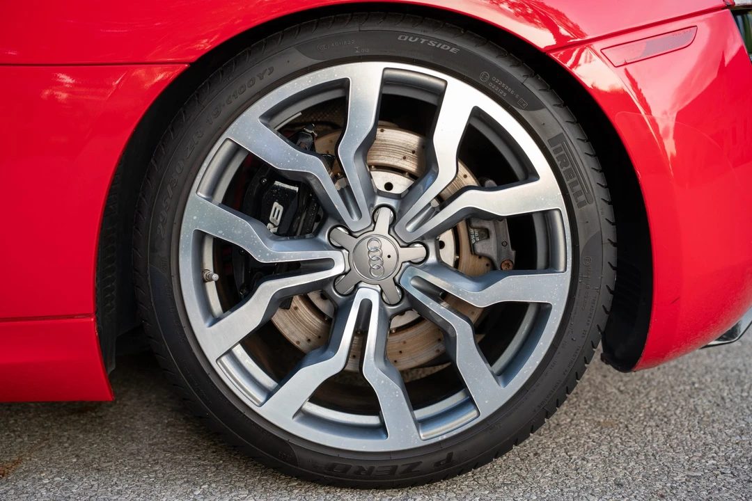 2010 Audi 42 R8 - Image 26 of 31
