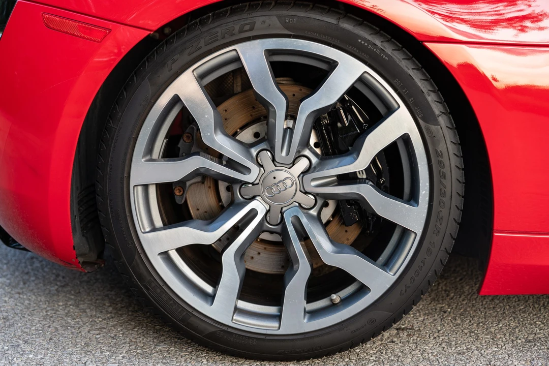2010 Audi 42 R8 - Image 24 of 31