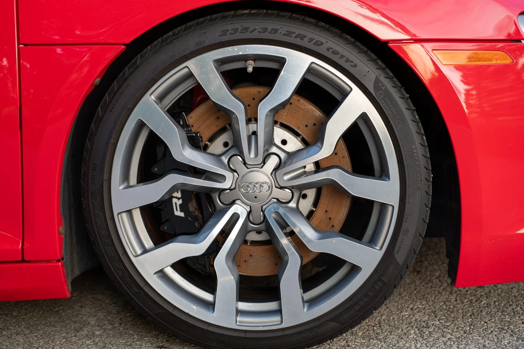 2010 Audi 42 R8 - Image 23 of 31