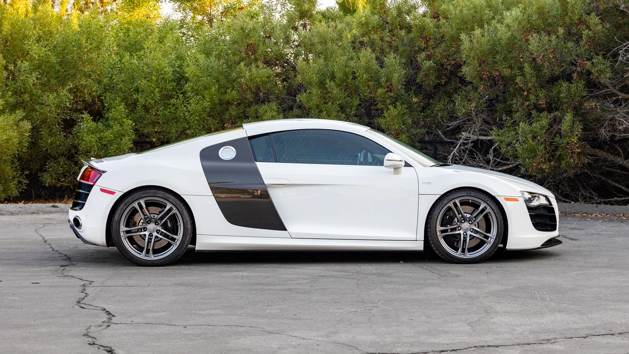 2010 Audi 42 R8 - Image 4 of 31
