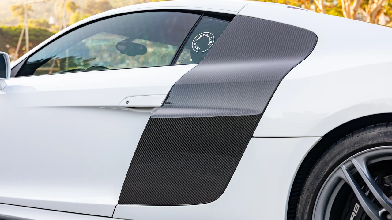 2010 Audi 42 R8 - Image 28 of 31