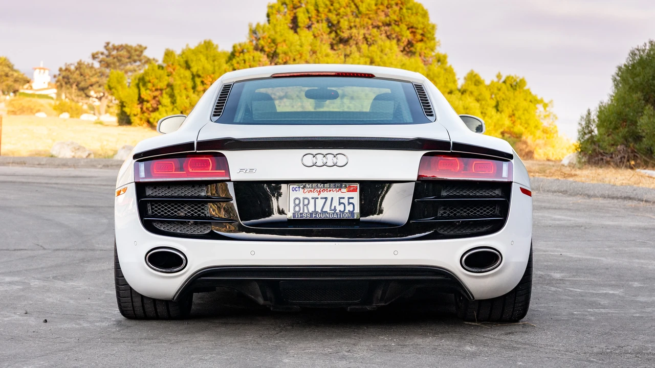 2010 Audi 42 R8 - Image 6 of 31