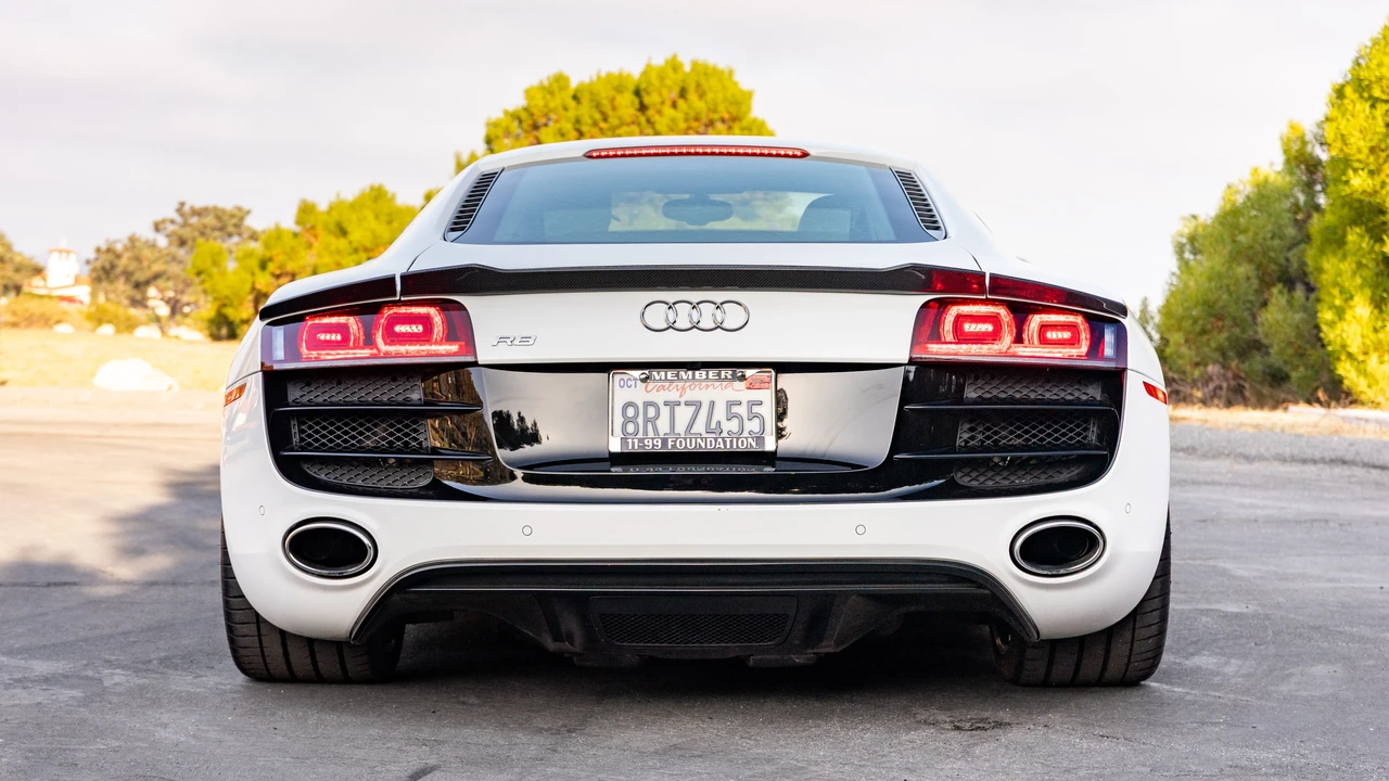 2010 Audi 42 R8 - Image 16 of 31