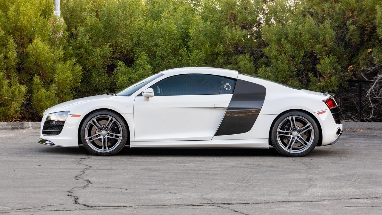 2010 Audi 42 R8 - Image 8 of 31