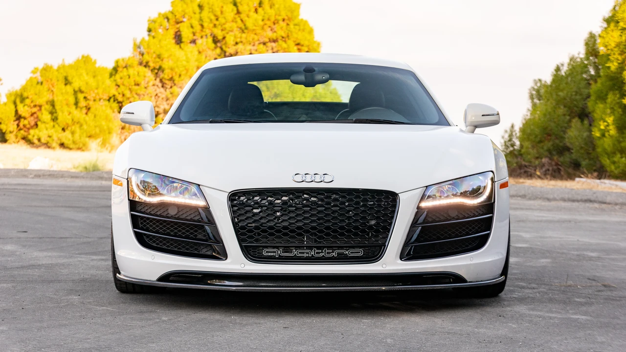 2010 Audi 42 R8 - Image 2 of 31