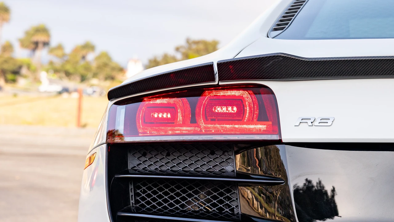 2010 Audi 42 R8 - Image 17 of 31
