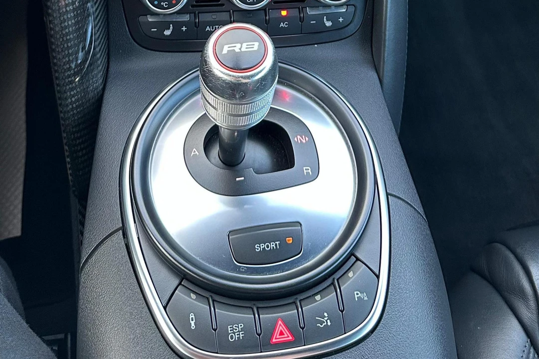 2010 Audi 42 R8 - Image 29 of 31