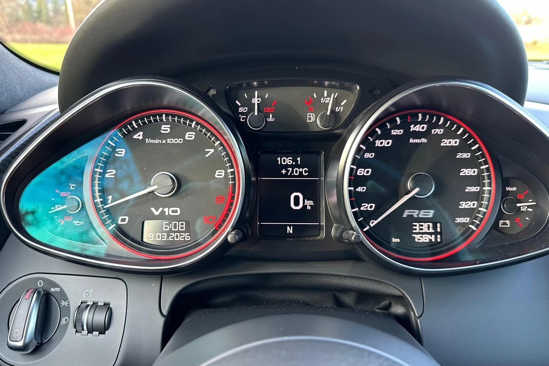 2010 Audi 42 R8 - Image 30 of 31