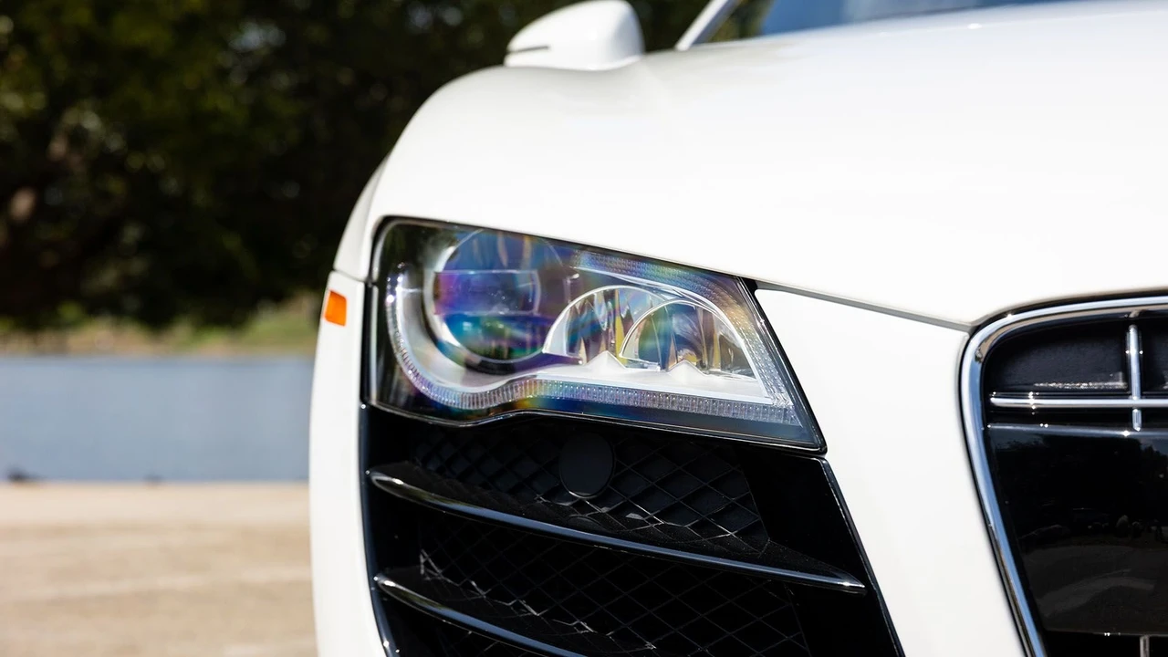 2010 Audi 42 R8 - Image 12 of 31