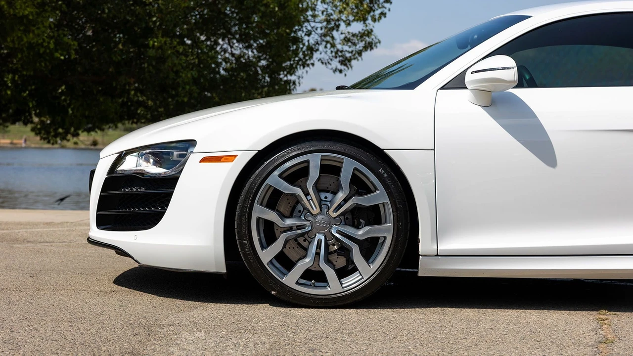 2010 Audi 42 R8 - Image 26 of 31