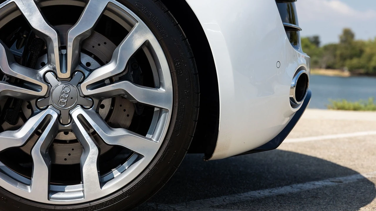 2010 Audi 42 R8 - Image 24 of 31